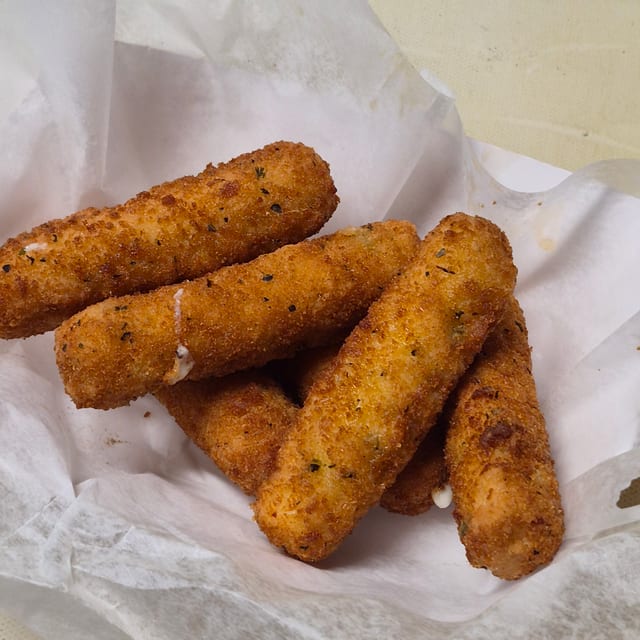 Mozzarella Sticks x6.